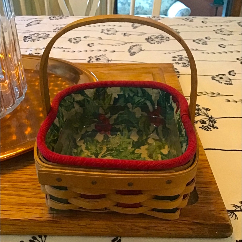 LONGABERGER SMALL HOLLY LEAF BASKET